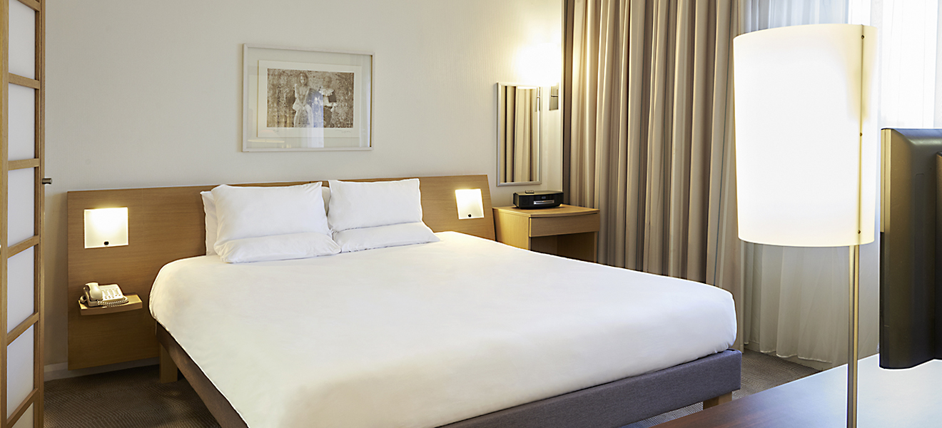 Novotel London West
